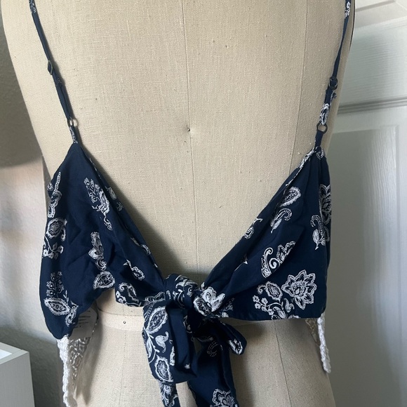 A&F Crop Top - Picture 2 of 3